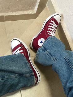 Rainbow Dash Aesthetic, Dark Red Converse, Zapatillas All Star, Tenis Converse, My Little Pony Rainbow Dash, Chuck Taylor Shoes, Burgundy Outfit