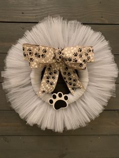 a white wreath with a dog's paw on it