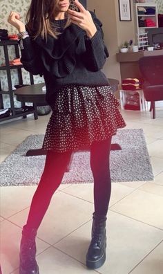 Skirt With Tights Outfit Winter, Wednesday Inspired Outfit, Cooler Weather Outfits, Outfit Rock, Fashion Fails, Stylish Winter Outfits, Rock Outfit, Elegant Dresses Classy, Rock Outfits