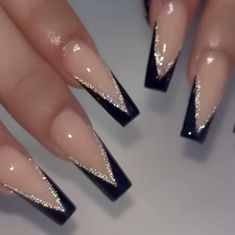 Easy Black Acrylic Nails, Nails For Graduation Black, Black With Silver Acrylic Nails, Prom Nail Designs Silver, Cute Black And Pink Nails Ideas, Black Nails Elegant Classy, Nails Inspiration Black And Silver, Black French Tip Nails Short Coffin, Luxury Acrylic Nail Designs