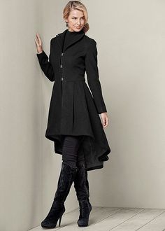 This COAT!!!! Pleated Coat, Vampire Clothes, Contemporary Clothes, Venus Fashion, Trendy Prints, Online Fashion Stores, Fashion 2017, Coat Fashion