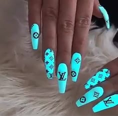 Louis Vuitton Nail Designs, Nail Art Turquoise, Chanel Nail Art, Chanel Nails Design, V Nails, Bedazzled Nails