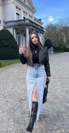 Denim Skirt Chic Outfit, Red Dress With White Boots, Fall Leather Outfits, Midi Denim Skirt Fall Outfit, Split Maxi Skirt Outfit, Stylish Skirt Outfits, Fall Chic Outfits 2023, Skirt Jeans Outfit Winter, Blue And Grey Outfit Women