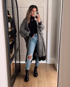 Outfits For Your 20s For Women, Black Jean Shacket Outfit, November Going Out Outfits, Nighttime Winter Outfits, Black Jeans Winter Outfit Casual, Comfortable Fall Outfits Casual, Winter Women’s Fashion Casual, Outfits To Wear To A Musical, Mom Jeans Boots Outfit