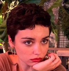 Short Haircut For Volumous Hair, Curly Pixie Hair Accessories, Curly Buzzcut Woman, Shaved Curly Hair Women, Hairstyle Curly Short Hair, Buzzcut With Bangs, Halsey Pixie Hair, Latina Pixie Cut, Latina Pixie Haircut