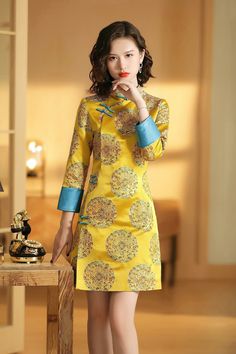 ⭐⭐Traditonal suit for Chinese Spring Festival-Bainian 拜年服；  Great New year presents for wife/Mother/Daughters;  Premium Quality and Finishing; Very Soft and light weight! ⭐ Perfect for daily leisure or formal events;  Design High Lights: Loose Cheongsam hemline; Above knee Hemline to show taller;  Vintage Chinese Ancient Royal Pattern; Pockets by two sides; Match tips: For tall people more than 173cm; this dress might be shorter, can match match to tight Pants In White or black /Loose Trumpet pa Trumpet Pants, Moda China, Mother Daughters, High Split Dress, Royal Pattern, Book Fashion, Modern Cheongsam, Chinese Vintage, Qipao Cheongsam