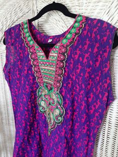 Sleevless vintage Dashiki indian tunic with dancing women print, embroidered peacock motif. Pull over top with intricate hand embroidered details with rhinestones. 100% cotton Tag says vintage size: xxl Modern day sizing, this is a US Womans size L Measurements are: 40 in bust 16 in Sleeve opening 43 in long/ shoulder to bottom hem Freshly laundered Cj Bohemian Embroidered Dress For Diwali, Bohemian Dress With Intricate Embroidery For Diwali, Summer V-neck Kurta With Printed Motifs, Cotton V-neck Bollywood Kurta, Bollywood Style Cotton V-neck Kurta, Bohemian V-neck Top With Resham Embroidery, Bollywood Style V-neck Cotton Kurta, Cotton Dresses With Mirror Work, Cotton Sleeveless Dress For Navratri