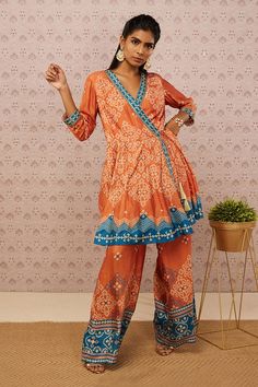 Rust kurta with bandhej print and side tie-up detailing. Paired with pant.
Components:2
Pattern:Printed
Type of Work:Bandhej
Neckline:V neck
Sleeve Type:Three quarter
Fabric:Cotton silk
Color:Orange
Other Details:
Side tie-up knot
Occasion:Destination Wedding - Aza Fashions Bandhani Dress Pattern, Sougat Paul, V Neck Kurta, Kurta Top, Bandhani Dress, Teal Fabric, Kurta With Pants, Orange Fabric, Zig Zag Pattern