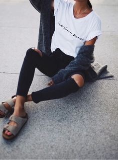 Styling Birkenstocks, Fall Birkenstock Outfits, Birkenstock Outfit Fall, Birkenstocks Outfit, Birkenstock Outfit, Mode Boho, Windy City, Mode Inspo