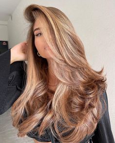 Brown Hair Styles, Honey Brown Hair Color, Brown Hair Inspiration, Brown Hair Shades, Dreamy Aesthetic, Spring Hair Color, Honey Blonde Hair