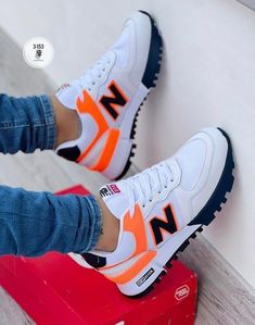 Nike Shoes Women Fashion, Pretty Shoes Sneakers, Kicks Shoes, Well Read, Shoes Outfit Fashion, Nike Air Shoes, Cute Nike Shoes, Cute Sneakers, Fresh Shoes