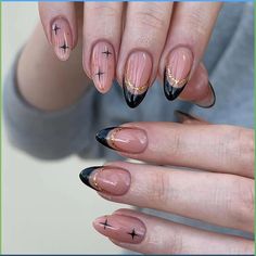 Whether you're looking for minimalist designs or daring colors, get inspired and start your year off with amazing New Year's nails. Colorful Nails, Gold Nail, Y2k Nails, Nail Arts, Artificial Nails, Rhinestone Nails, Cute Acrylic Nails, Nail Art Diy