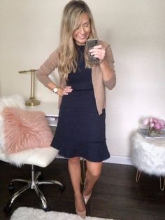 Minimal Closet, Business Dress Women, Clothes Board, Office Chic, Boyfriend Cardigan, Classy Work Outfits, Teacher Style