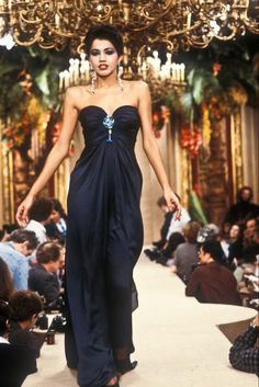 Ysl 1991, Ysl Haute Couture, Yves Saint Laurent 90s, 80s Runway Fashion, Ysl Couture, Vintage Runway Fashion, Saint Laurent Couture, Saint Laurent Model, Quantum Of Solace