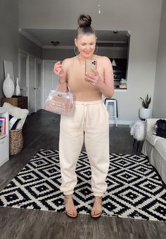 5 WAYS TO WEAR ZARA BODYSUIT • Julia Marie B Outfits Con Jogger, Bodysuit Styling, Culottes Outfit, Womens Joggers, Budget Outfits, Women Jogger Pants