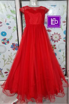 Lehanga Models, Frock Models, Banarasi Fabric, Blouse Maggam Work, Frocks And Gowns, Designer Anarkali Dresses, Anarkali Dresses, Long Frock Designs, Frocks Design