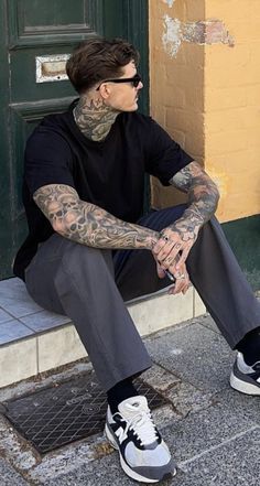 Dickies Outfits Men, Dickies Outfit, Dapper Gentleman Style, Ear Tattoo Ideas, Spring Outfits Men, Mens Casual Outfits Summer