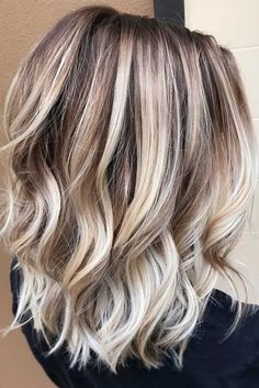 Hairstyles Diy, Platinum Blonde Hair Color, Latest Hair Color, Cool Blonde Hair, Medium Length Hair With Layers, Balayage Blonde, Red Highlights, Blonde Hair Shades, Hair Shades