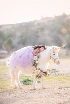 Unicorn Mini Session, Unicorn Session Photo Shoot, Princess Horse Photoshoot, Horse Photoshoot Ideas, Mare Horse, Pony Photoshoot Children