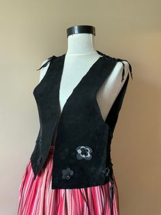 Beautiful black leather vest no buttons in front and interesting details on back and sides. Probably handmade item Size Armpit to armpit aprox 84 cm Length 47 cm Distance between shoulders 30 cm It is not lined, Black Sleeveless Festival Vest, Sleeveless Vest For Fall Festival, Black Leather Spring Vest, Black Leather Vest For Spring, Vintage Black Vest For Spring, Sleeveless Winter Vest For Festivals, Black Vintage Vest For Spring, Winter Bohemian Black Vest, Fitted Western Vest For Spring