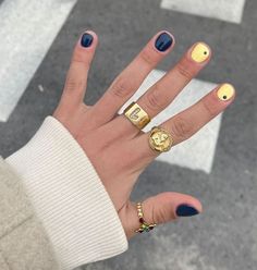 Summer To Fall Nails Short, Fall Colorful Nails, Mismatched Hands Nails, Short Nail Designs Natural Nails, Classic Summer Nails, Short Nail Bed, Vacation Nail Art, Short Nail Inspo, Minimal Nails