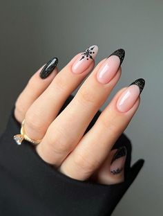 New Years Nail Designs, Nail Colors Winter, Winter Nail Designs, New Year's Nails, Black Christmas, Christmas Nail Designs