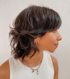 30 Trendy Wolf Cut Hairstyles for a Stylish Transformation - RoyalDailyImages Short Wolf Cut Hairstyles, Shaggy Wolf Cut, Short Wolf Cut, Wolf Cut Hairstyles, Razor Cut Hair, Wolf Cuts, Shaggy Layers, Shaggy Bob Hairstyles