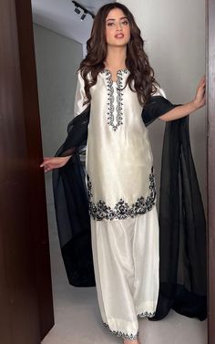 Hoorain Shaikh Simple Indian Outfits, Stitch Dress, Lifestyle Dresses, Lace Dress Design, Desi Fashion Casual