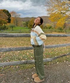 Fall Outfit Inspo Granola, Fall Style Hot Weather, Philly Winter Outfits, Massachusetts Fall Outfits, Cottagecore Aesthetic Outfits Casual, Cute Fall Transition Outfits, Fall Orchard Outfit, Colourful Aesthetic Outfit, Cabin Outfit Spring