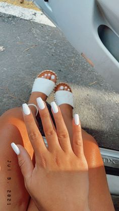 White Summer Nails, Short Coffin Nails Designs, White Gel Nails, White Acrylic Nails, Simple Acrylic Nails, Vacation Nails