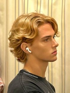 European Man Haircut, Blonde Guy Model, Pinterest Models Male, Guy Poses Aesthetic, Blond Guy Face Claim, Poliosis Hair Men, Surf Hairstyles Men, Short Haircut Men Blonde, Blond Man In Suit