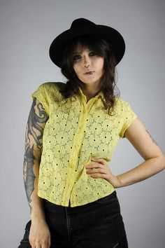 Vintage Yellow Blouse Floral Lace Scute yellow blousesize 36100% cottonnice shiny buttons(extra button inside)Vintage Condition: GREATlength: 53cmarmpit - armpit: 50cmarm length from shoulder: 10cm(Model normally wears S, 1,70m) Cheap Vintage Yellow Shirt, Cheap Semi-stitched Yellow Blouse, Cheap Yellow Semi-stitched Blouse, Punk Chic, 90s Clothing, Rainbow Scarf, Hippie Shirt, Tie Dye Outfits, Colorful Scarf