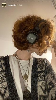 Short Curly Nonbinary Hairstyles, Vulture Culture Aesthetic Outfits, Short Curly Red Hair, Diana Core, Curly Hair Curtain Bangs, Hair Curtain Bangs, Pics Of People, Marshall Headphones, Hair Inspiration Short