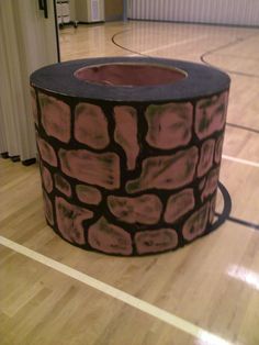 a basketball court made out of an old tire is shown in the middle of a gym