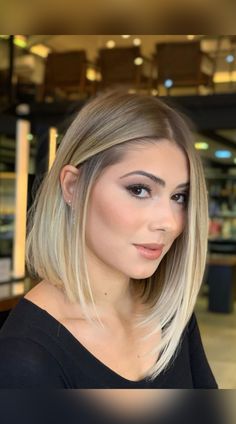 Looking for hairstyles perfect for oval, square, or heart-shaped faces? Latest-Hairstyles has 14 popular blunt bob haircuts. Just click the image to see all. Photo credit: Instagram (Photo credit IG @rafaelbertolucci1) Best Hair Cuts For Oval Face Medium, Hair Cuts 2023 Trends Medium Oval Face, Best Bob Haircuts, Blonde Bob Hairstyles, Easy Hair Updos, Cool Short Hairstyles, Oval Face Hairstyles, Straight Blonde Hair, Short Straight Hair