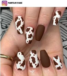 #nails #nailsdesign #weddingnails #nailsideas #quartznail # inspo nails # nails acrilic # short oval nails Fall Nails Western, Nail Ideas Western, Cow Pattern Nails, Maddie Nails, Western Fall Nails, Western Nail Ideas, Country Girl Nails, Country Nail Designs, Cowgirl Nails