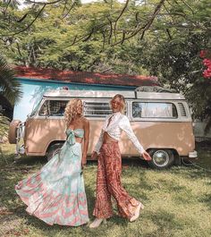 Elise Cook, Vw Camper Van, Festival Girls, Boho Chique, Ethno Style, Fest Outfits, 70s Inspired Fashion