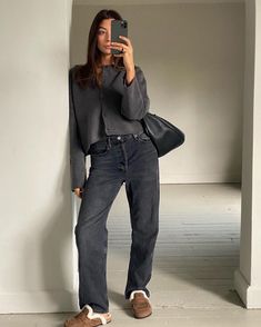 Instagram Ootd Women, Basic Outfits, Winter Women, Autumn Winter Fashion, Stylish Outfits, What To Wear, Mom Jeans, Knitwear