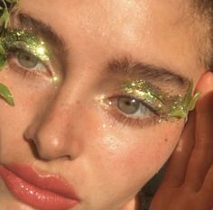 Modern Tinkerbell Aesthetic, Fairy Stage Makeup, Nature Inspired Makeup Looks, Nature Fairy Makeup Ideas, Fairycore Party Ideas, Earth Costume Ideas, Vine Eye Makeup, Forest Inspired Makeup, Earth Inspired Makeup