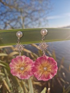 🌸flower power resin earings lighting up your style🌸 Summer Jewelry With 3d Flower Shapes, Elegant Resin Flower Earrings, Elegant Resin Flower-shaped Earrings, Summer Pressed Flower Jewelry, Summer 3d Flowers Earrings For Gift, Summer Flower Shaped Pressed Flower Jewelry, Summer Gift Earrings With 3d Flowers, Pink Resin Flower-shaped Earrings, Summer Flower Earrings With Pressed Flowers