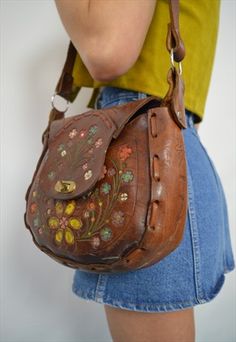 70s Purse Aesthetic, Vintage 70s Jewelry, 70s Bags Vintage, Vintage Leather Purse, Cute Spring Bags, 70s Handbags, 70s Backpack, Boho Bag Outfit, Brown Leather Bag Outfit