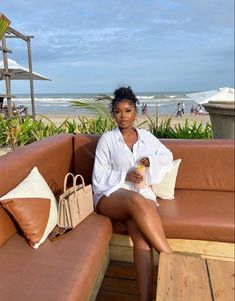 Dubai Black Women, Vacation Dinner Outfit Black Women, Travel Baddie, Vacation Dinner Outfit, Delicate Woman, Dubai Outfits, Resort Lifestyle, Beautiful Photoshoot Ideas