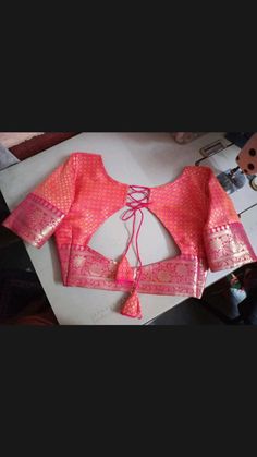 Model Blouses, Simple Saree Blouse Designs, Blouse Neckline, Dress Designs For Stitching, Sleeveless Blouses, Blouse Designs High Neck, Cotton Blouse Design, Blouses Designs