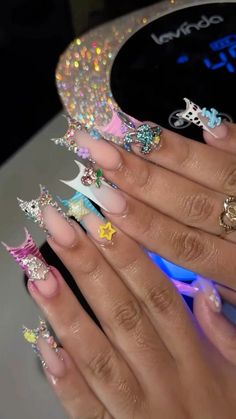 Summer Freestyle Nails, Long Blinged Out Nails, 17th Birthday Nails Acrylic, Nail Ideas Extra, Bling Nails Short, Junk Nails Bling, Xl Long Acrylic Nails, Unique Acrylic Nail Designs, Raw Nails