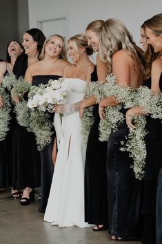 Baby's breath garlands as bridesmaid bouquets Floral Shawls black and white industrial modern romantic wedding at Glass House in Minneapolis Natural Glam Bridal Makeup, Black And White Industrial, Black Tie Wedding Theme, Soft Glam Bridal Makeup, Soft Glam Bridal, Glam Bridal Makeup, Modern Glam Wedding, Makeup Soft, Outdoor Fall Wedding