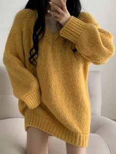 Grunge Party Outfit, 90s Fashion Women, Lazy Style, Winter Knit Sweater, Sweaters Women, Solid Sweaters, Theme Color, Knitted Tops, Yellow Sweater