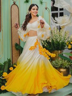 yellow haldi wear lehenga Haldi Theme Dress, Mehandi Dresses For Brides, Mehandi Theme, Dress For Haldi Function