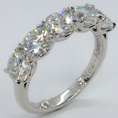 three stone diamond ring in 18k white gold