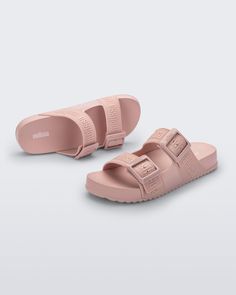 Embrace cozy chic with the Melissa Cozy M Lover, your favorite buckled sandal, now flaunting the iconic Melissa logo. Enjoy long-lasting comfort and lightness with its EVA outsole and wide, adjustable straps to complete your cozy vibe. Cozy Chic, Ballet Flats, Best Sellers, Marc Jacobs, Adjustable Straps, Ballet, Pink