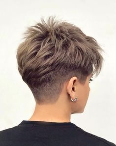 Pixie Cut Shaved Sides, Shaved Pixie Cut, Obličejové Masky, Layered Pixie Haircuts, Messy Pixie Haircut, Short Spiky Haircuts, Short Hair Back, Short Spiked Hair, Short Spiky Hairstyles